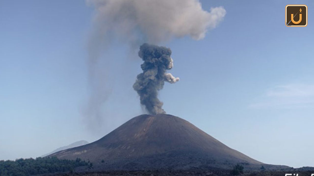 Usthadian Academy / Indonesia’s Anak Krakatau Volcano Erupts